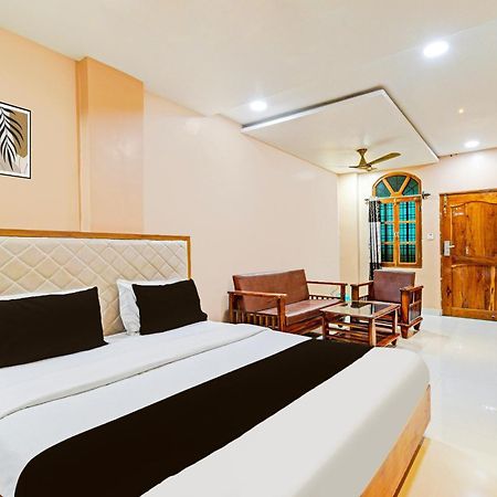 Super Townhouse Mancherial Mancherāl Esterno foto