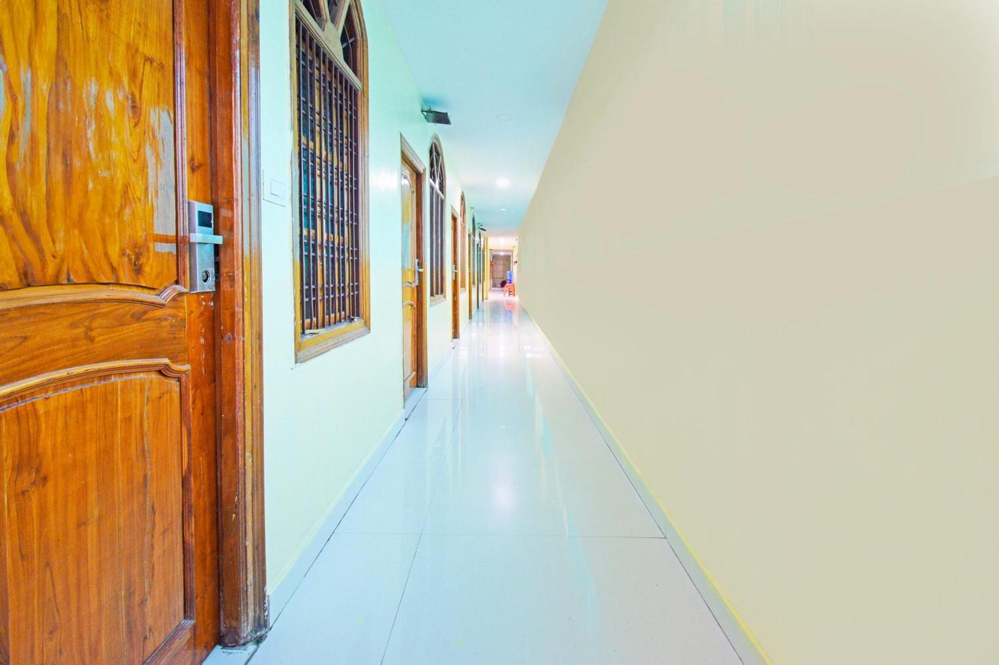 Super Townhouse Mancherial Mancherāl Esterno foto