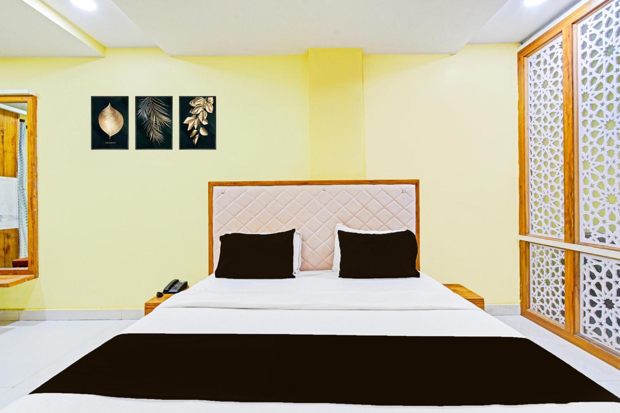 Super Townhouse Mancherial Mancherāl Esterno foto