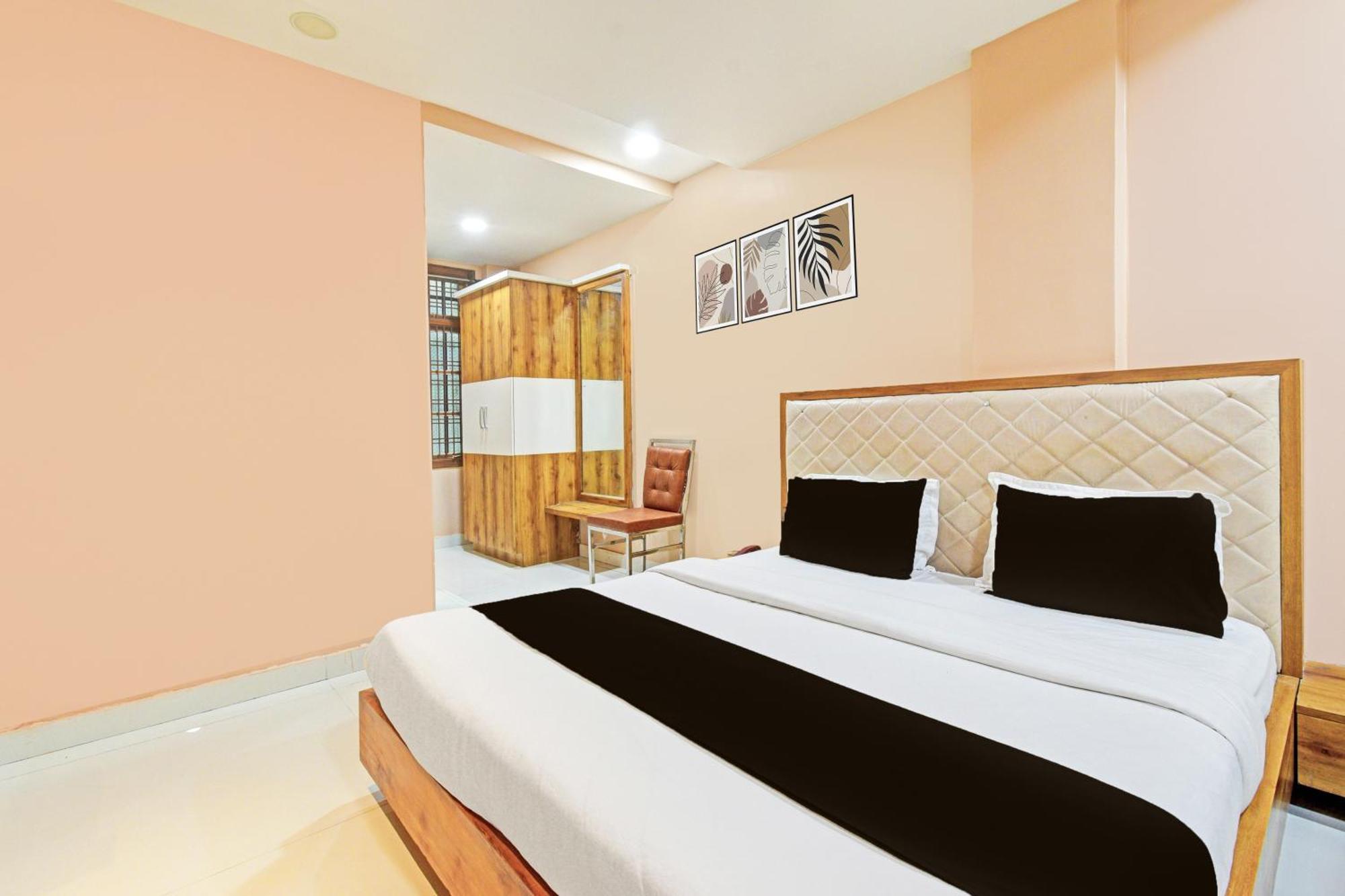 Super Townhouse Mancherial Mancherāl Esterno foto