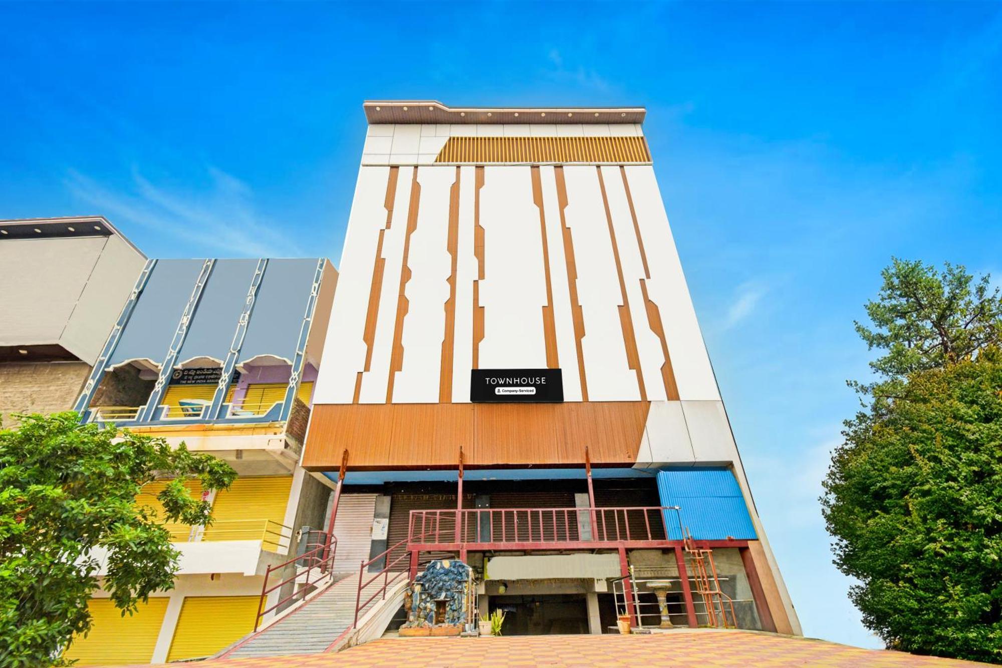 Super Townhouse Mancherial Mancherāl Esterno foto