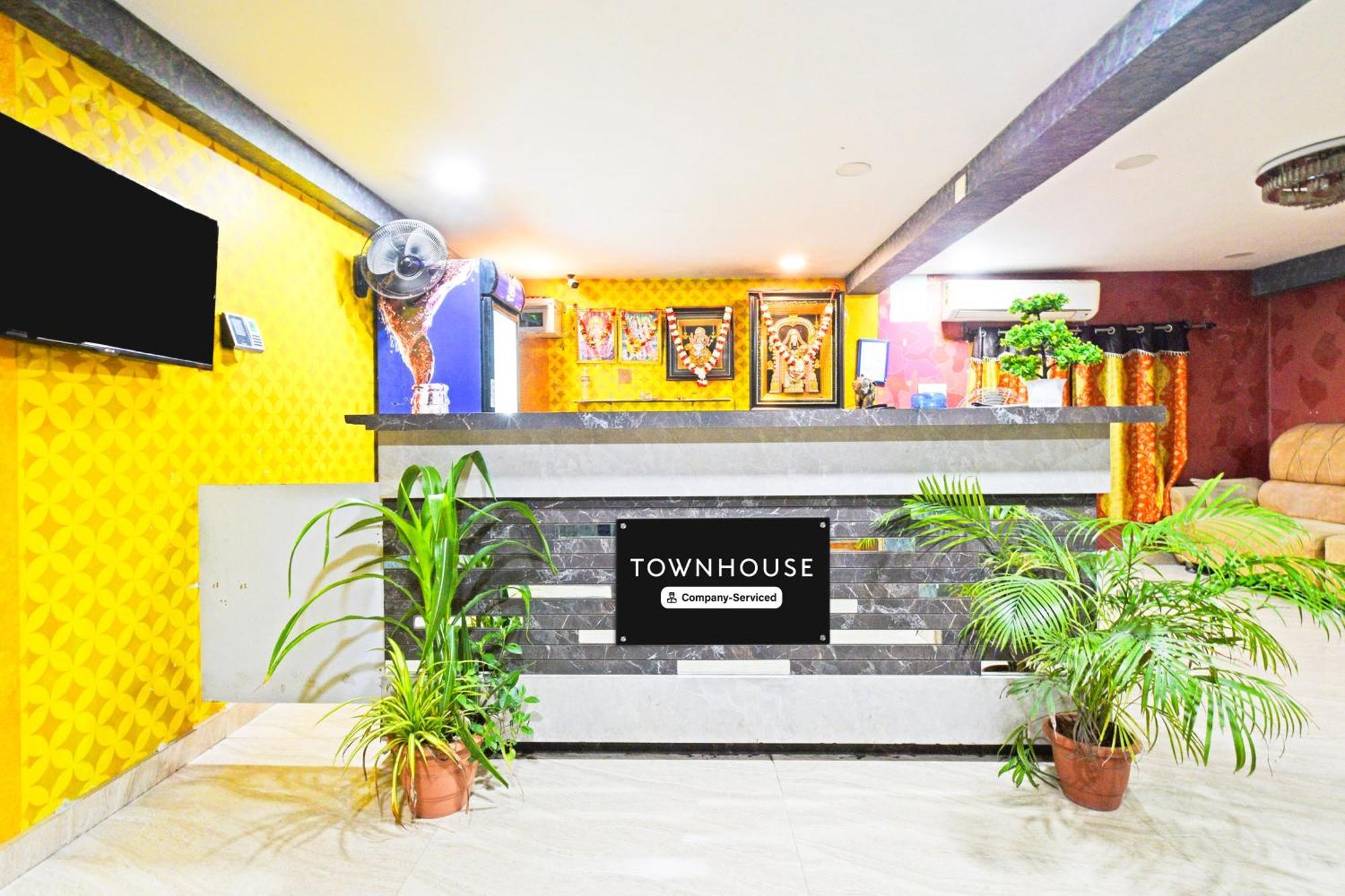 Super Townhouse Mancherial Mancherāl Esterno foto