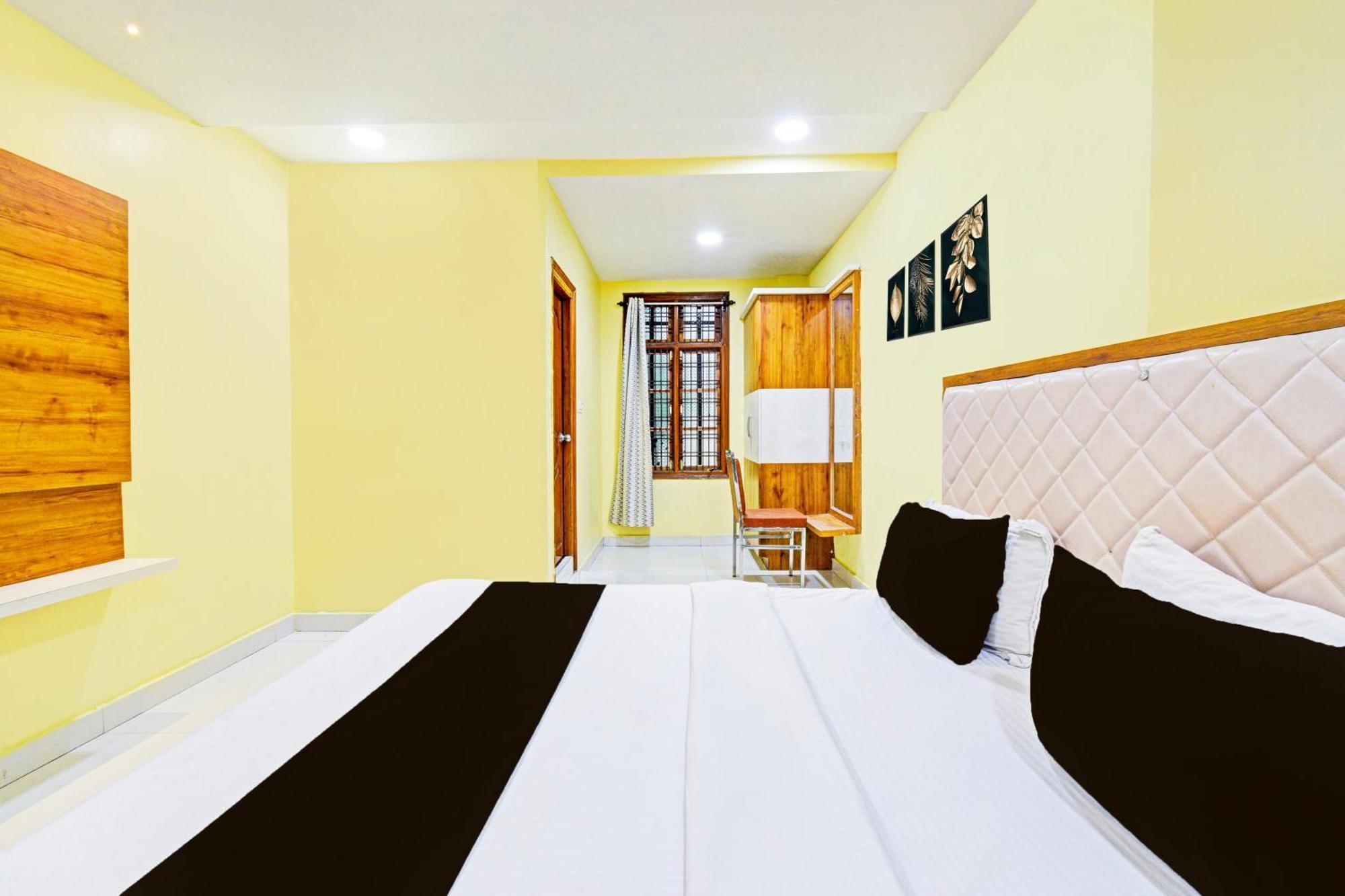 Super Townhouse Mancherial Mancherāl Esterno foto