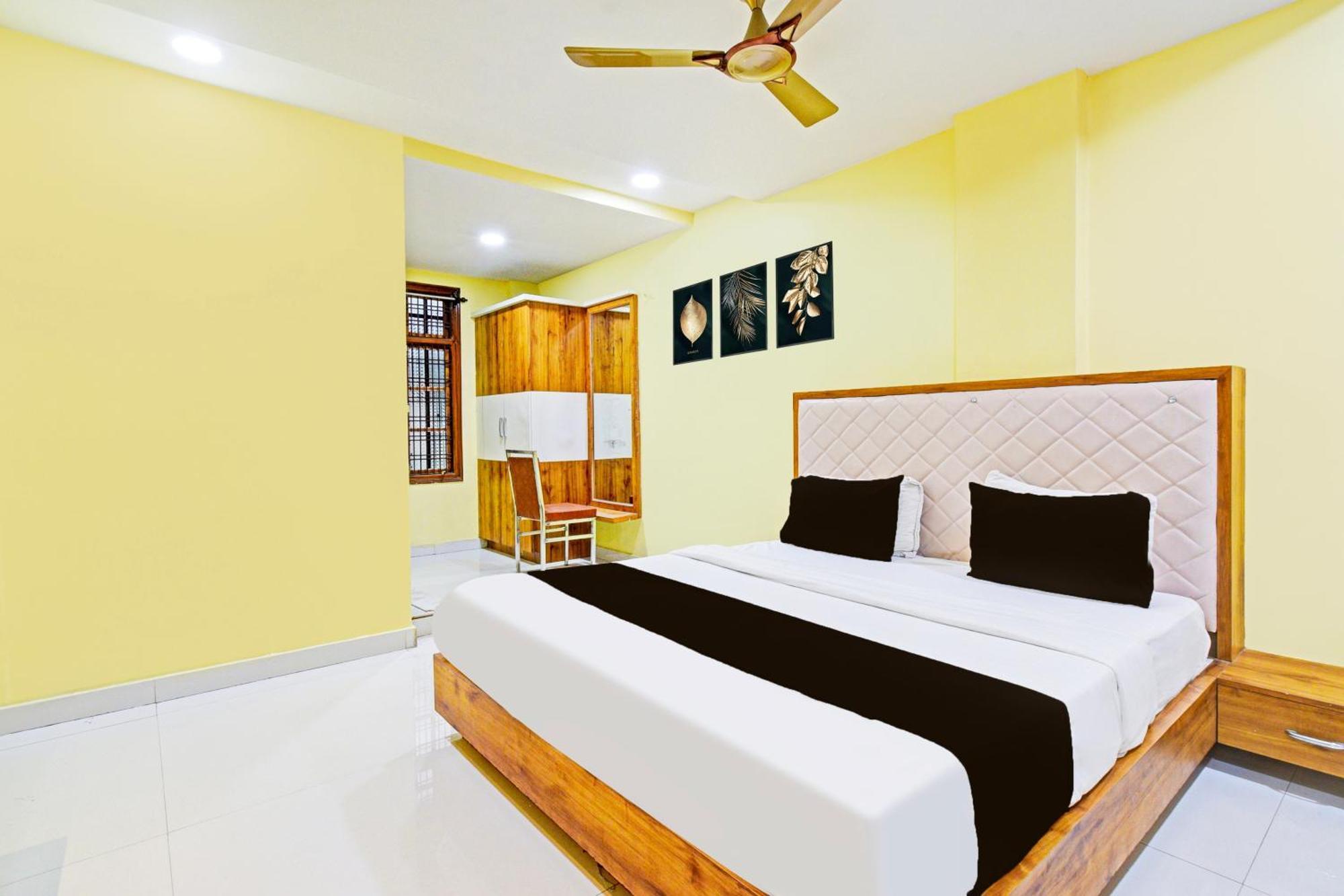Super Townhouse Mancherial Mancherāl Esterno foto