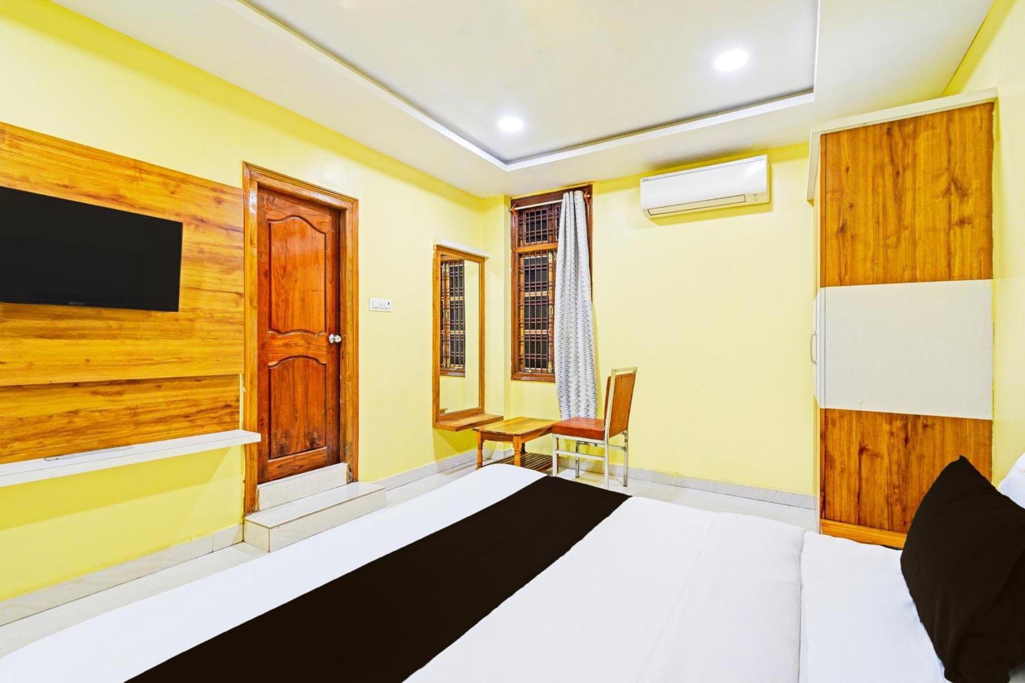 Super Townhouse Mancherial Mancherāl Esterno foto